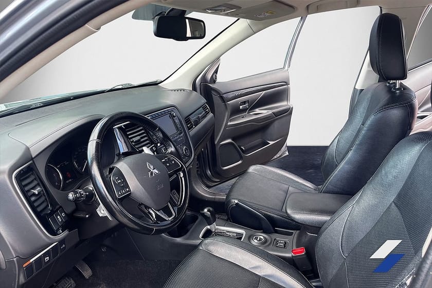Bild 4 av Mitsubishi Outlander 2.2 Di-D 4WD Business Drag/7-sits/B-kamera/MoK/Nav