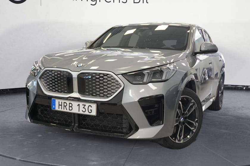 Bild 1 av BMW iX2 xDrive30 M-Sport Adaptiv F Backkamera Rattvärme Drag