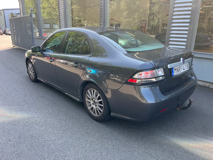 Bild 3 av Saab 9-3 SportSedan 1.8t BioPower Går jättebra, ac fungerar, fullservad S o V-hjul, rost finns på bakskärmar