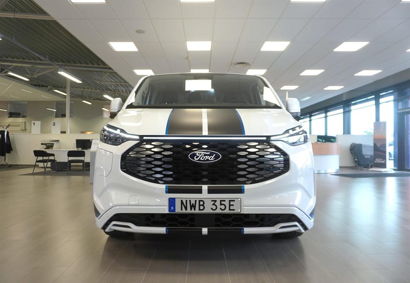 Bild 2 av Ford E-Transit Custom 340 AWD E-Custom Skåp Sport 320s Elmotor 160kw 218hk 1-Växlad El