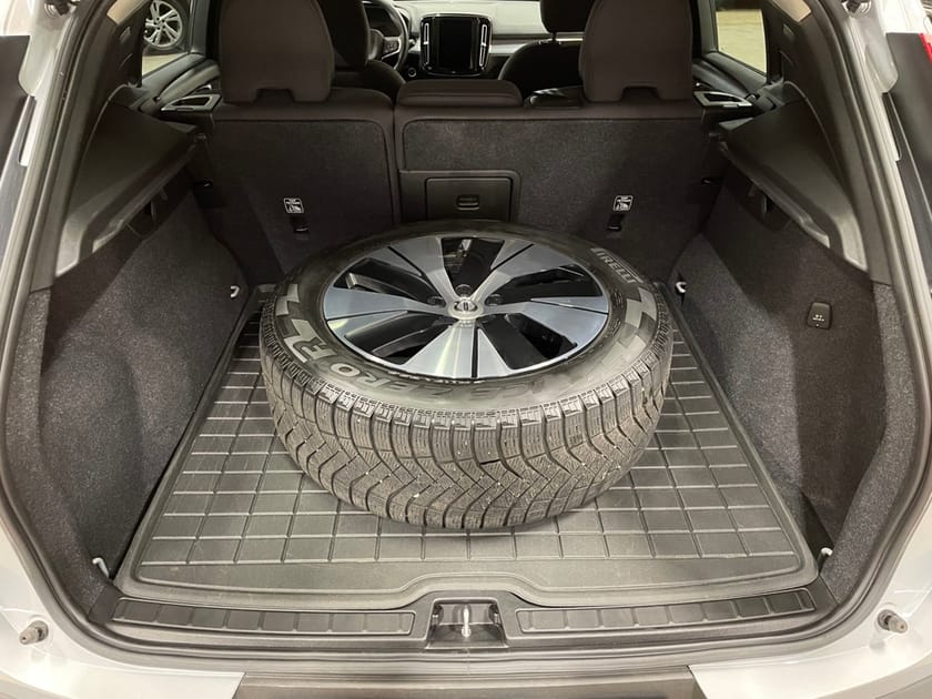 Bild 5 av Volvo XC40 B4 MomAdv Navi Edt *KROK/B-KAMERA/V-hjul*