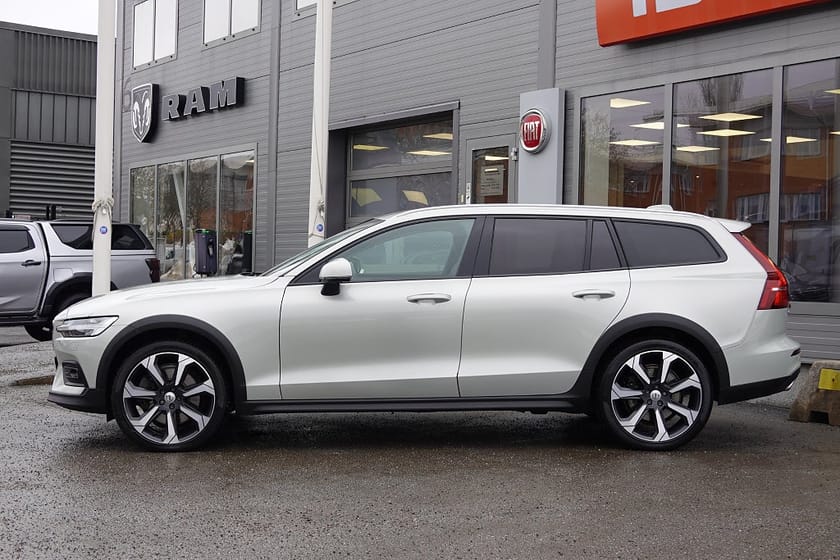 Bild 4 av Volvo V60 Cross Country B4  | AWD  | 360kamera  | Bowers & Wilkins |PANO SE UTR