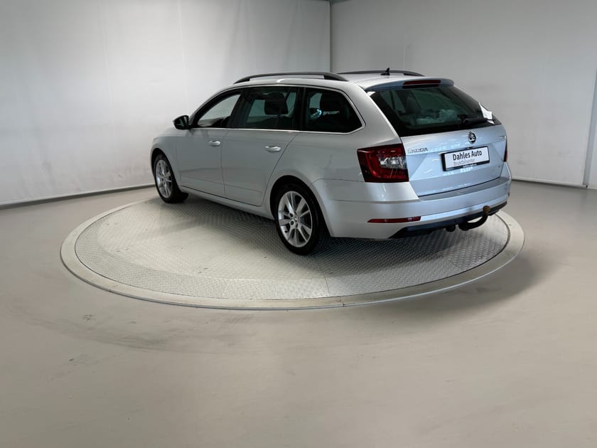 Bilde 4 av Škoda Octavia Stasjonsvogn Style 2,0 150hk 4x4 ACC/Krok/Kam/Webasto/Canton/Navi
