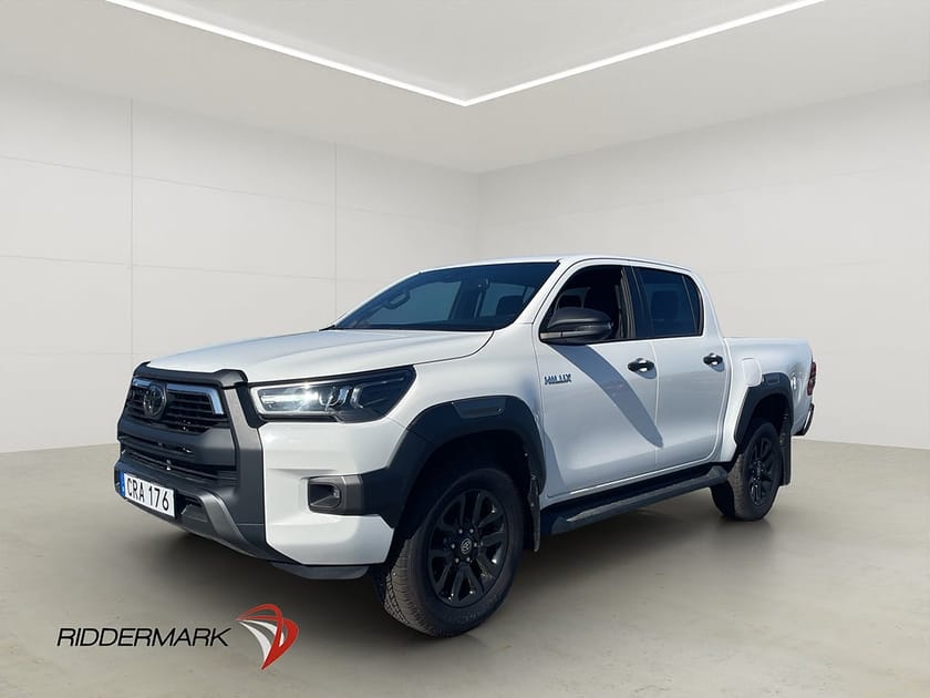 Bild 1 av Toyota Hilux Dubbelhytt Invincible 2.8 4WD M/K-Värmare Drag Diff Moms