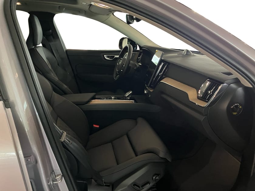 Bild 5 av Volvo XC60 T6 Plus Dark Nordic Edt | B&W | luftfjädring | Dragkrok |