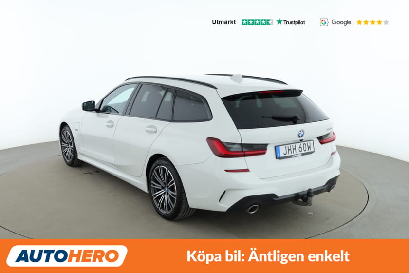 Bild 3 av BMW 330e Touring M Sport / CarPlay, Dragkrok, Rattvärme