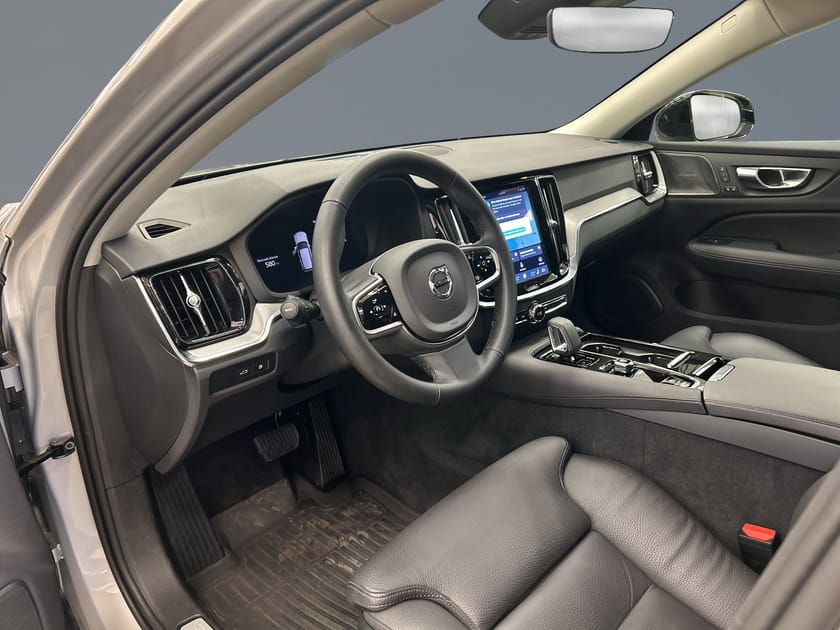 Bild 5 av Volvo V60 T6 AWD Plus Dark Nordic Edition//360-kamera//Drag//