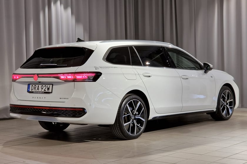 Bild 5 av Volkswagen Passat Variant eHybrid R-LINE / 1.5 TSI / 272 HK / *DEMO