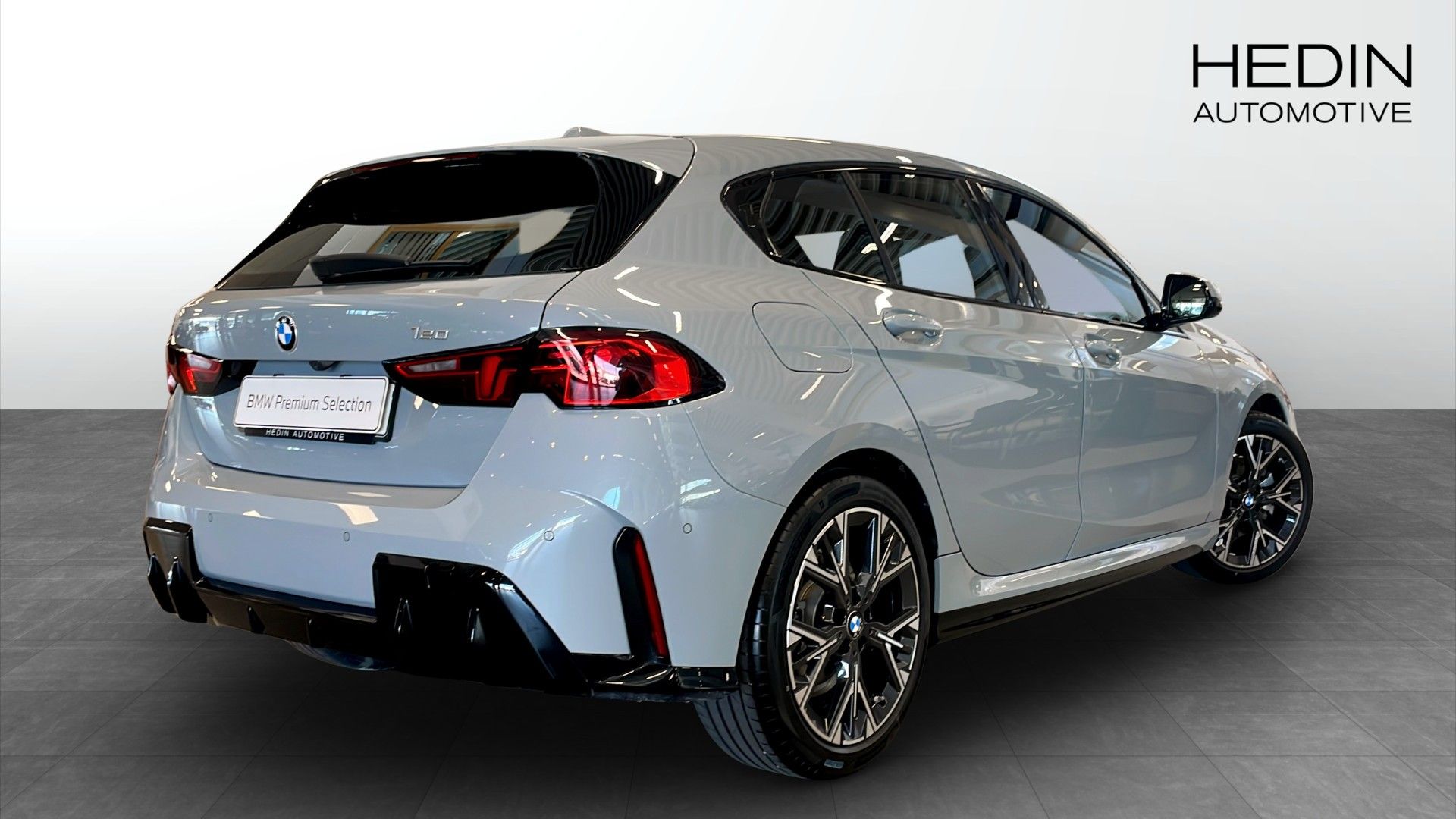 BMW 120 2026, photo 2/11