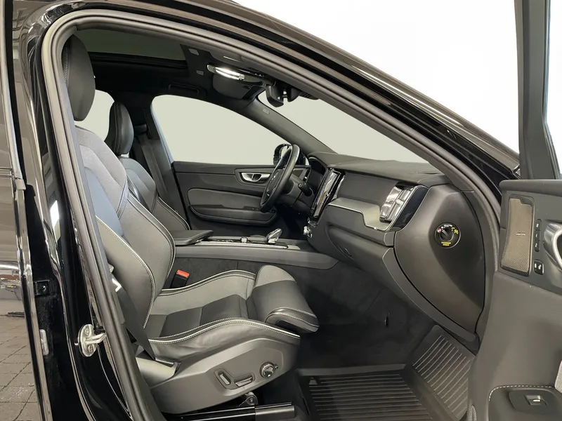 Bild 12 av 16 – Volvo XC60 T6 Plus Dark Edition Plus Edition