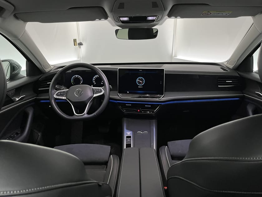 Bild 4 av Volkswagen Passat Variant eHybrid 272hk Business Drag Värm Kamera Nav