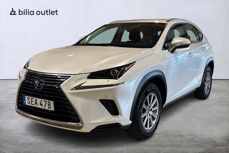 Lexus NX 300h AWD E-CVT Comfort / M-Värmare / B-Kamera / CarPlay