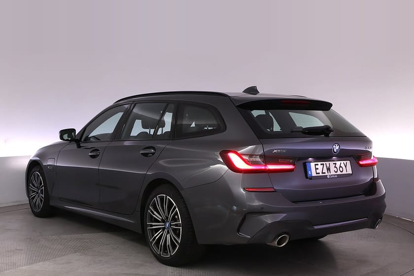 Bild 4 av BMW 330e xDrive Touring M-Sport DA AdapFartH BLIS Navi