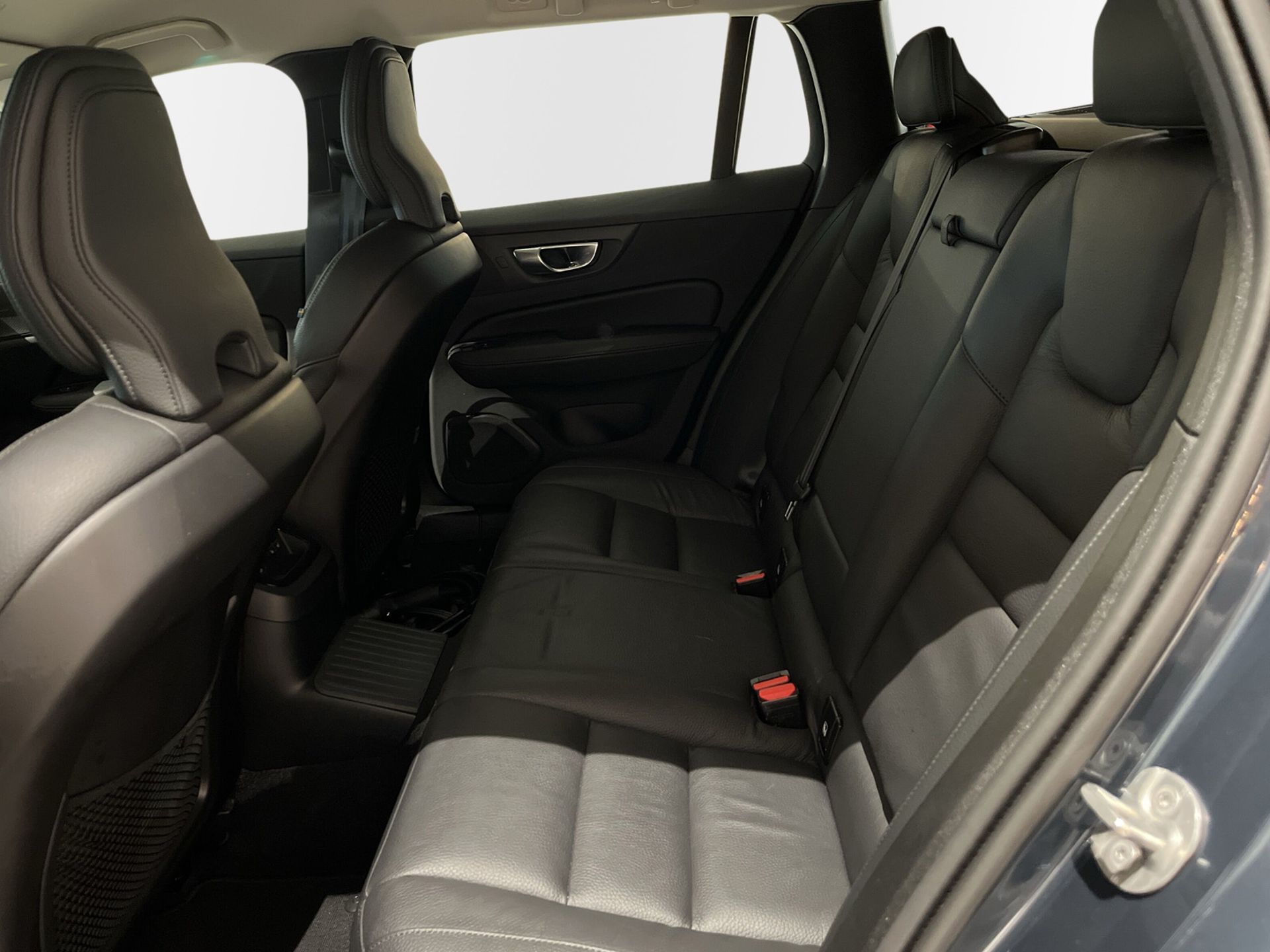 Volvo V60 T6 Plus Dark Nordic 2026, bild 7/10