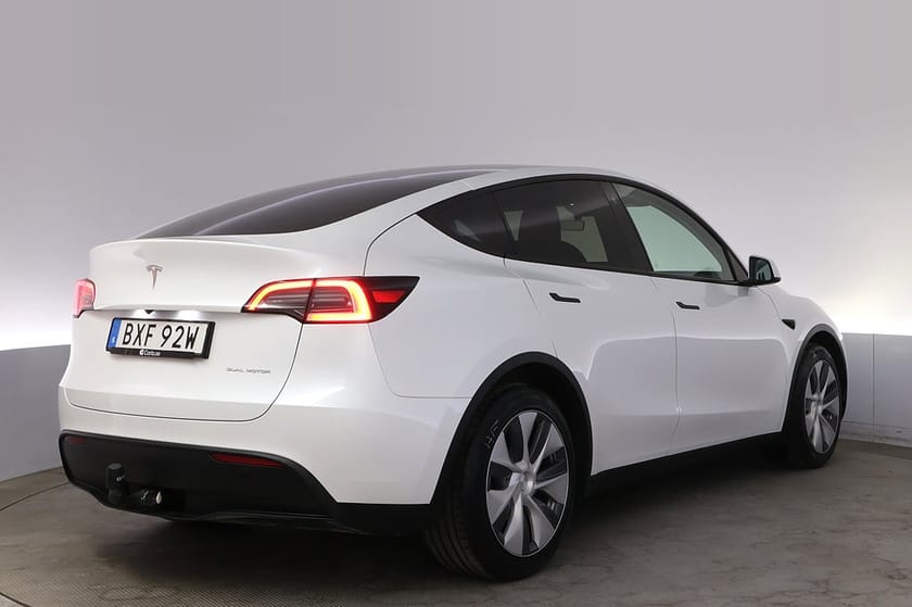 Bild 5 av Tesla Model Y Long Range AWD Autopilot Panorama Drag