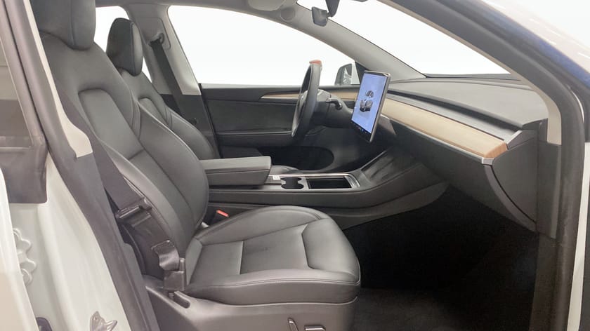 Bild 3 av Tesla Model Y Standard Range RWD (299hk) Drag - Navi - Pano
