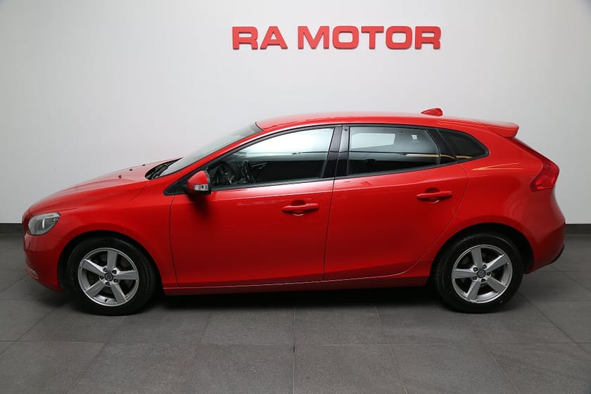 Bild 3 av Volvo V40 D3 150hk Kinetic Nybesiktad P-sensorer Värmare
