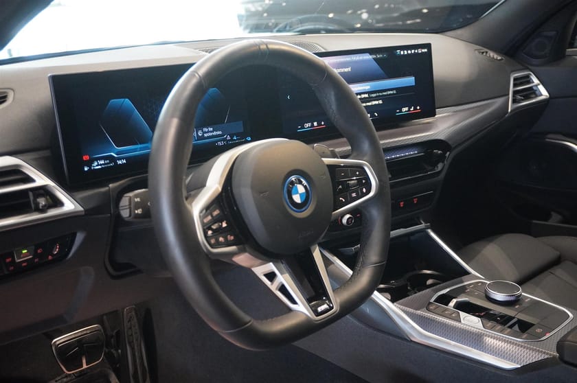 Bild 2 av BMW 330e xDrive Touring M Sport Active Edt. Drag HiFi Fartpilot BSI