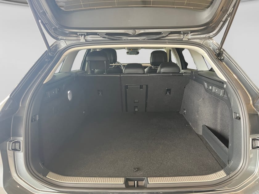 Bild 5 av Volkswagen Passat Variant eHybrid 1.5 TSI OPF DSG  272 hk/Drag/Värmare