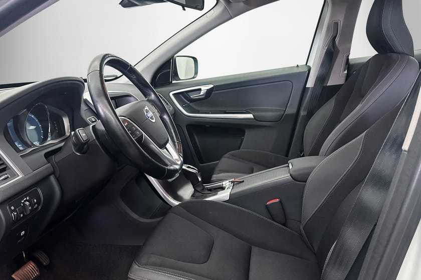 Bild 4 av Volvo XC60 D4 AWD Momentum DRAG/PANO/NYSERVAD/KAMREM BYTT