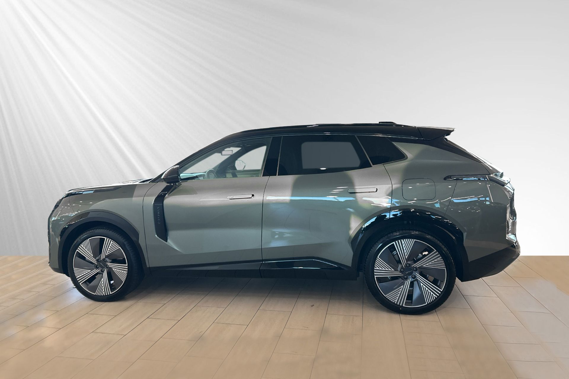 Lynk & Co 08 1.5TD PHEV More 2025, bild 2/10