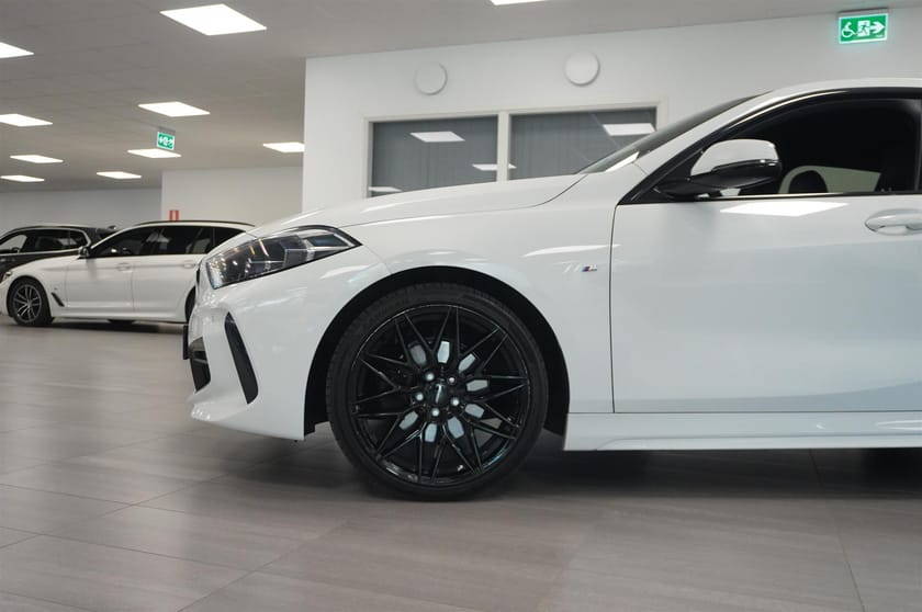 Bild 3 av BMW 118i M-Sport Drag Rattvärme LED Tonade Rutor