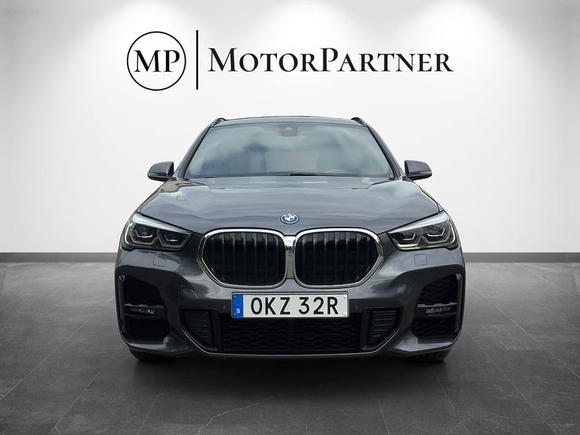 Bild 2 av BMW X1 xDrive25e M Sport Panorama Drag Navi Kamera HUD Skinn