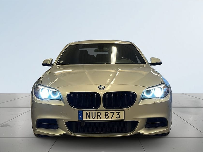 Bild 2 av BMW 520d xDrive Sedan M Sport Kamera/Drag/MoK-Värm/S&V/P-Värm/Skinn