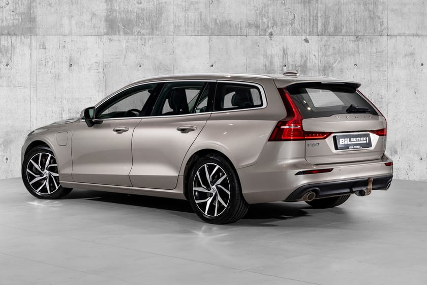 Bilde 2 av Volvo V60 T6 AWD Momentum - Ryggekamera/Teknikkpakke/H. feste
