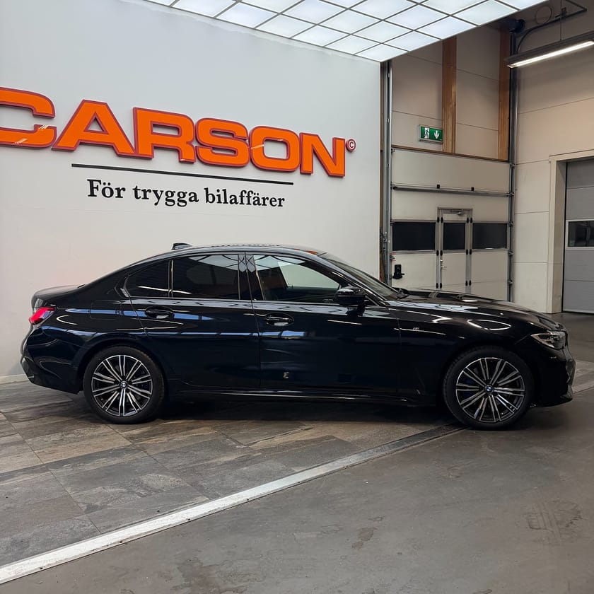 Bild 3 av BMW 330e Sedan Steptronic M Sport Cockpit Shadow Line