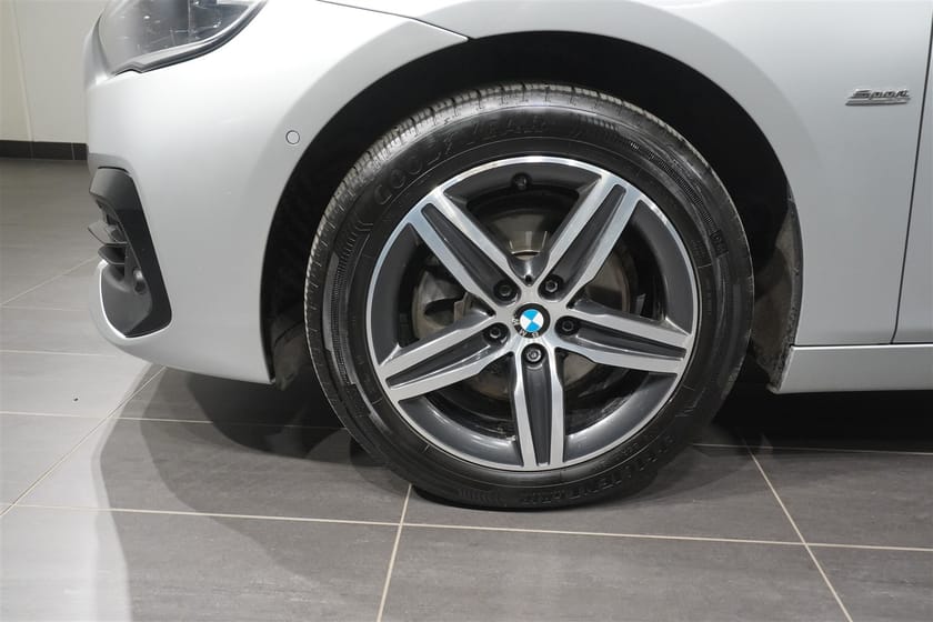 Bild 3 av BMW 220d xDrive Active Tourer Sport Line Drag Navi HiFi LED