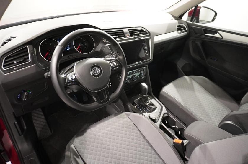 Bild 2 av Volkswagen Tiguan TSI 180 4Motion DSG Executive Drag Kamera Värmare