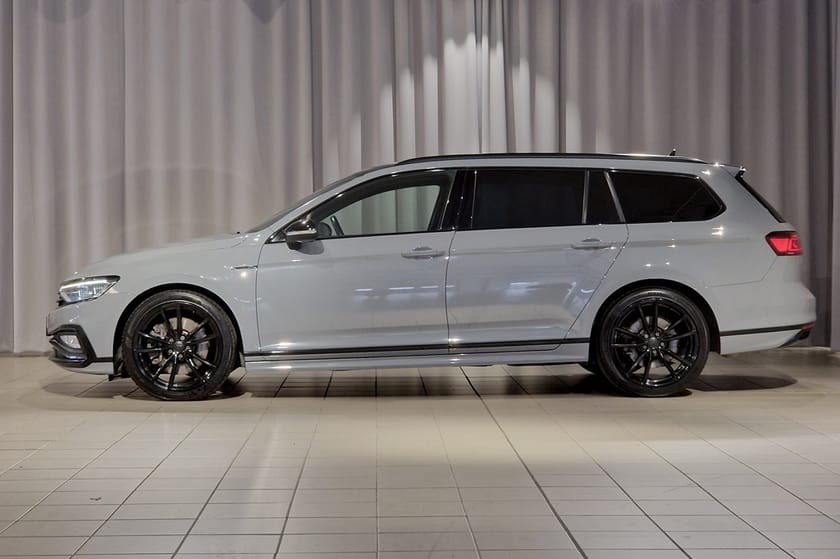 Bild 2 av Volkswagen Passat Sportscombi R-line | P-värmare | Drag | Backkamera | Navi