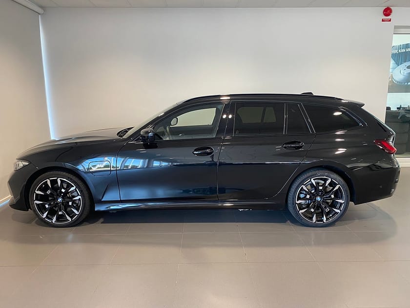 Bild 2 av BMW 330e xDrive Touring Sportstolar Rattvärme Drag