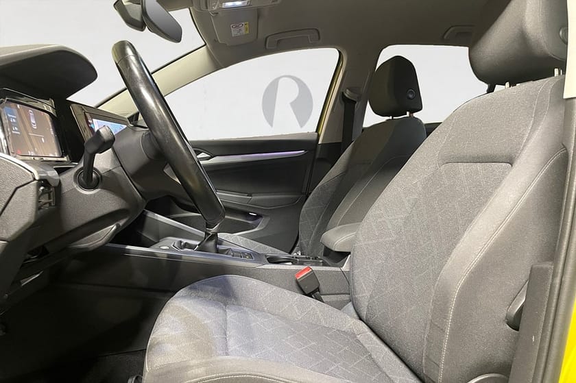 Bild 3 av Volkswagen Golf 1.0 TSI 110 HK DRAG NAVI PDC COCKPIT 5600MIL 646KR/ÅR
