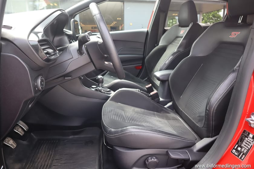Bild 4 av Ford Fiesta ST 1.5T EcoBoost FWD 200hk B&O ljud Recaro stolar