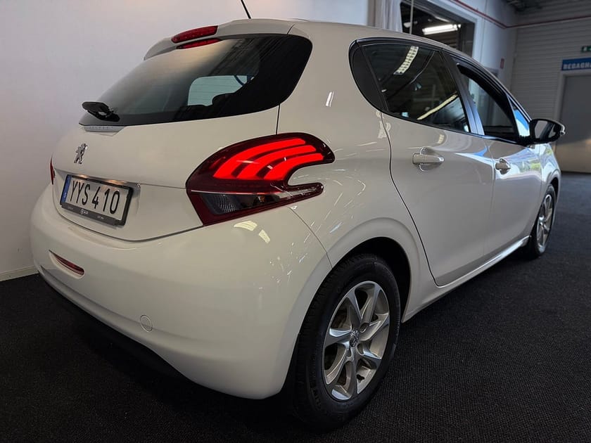 Bild 3 av Peugeot 208 1.5 BlueHDi 102hk | M&K-Värmare | GPS | Carplay | Vhjul