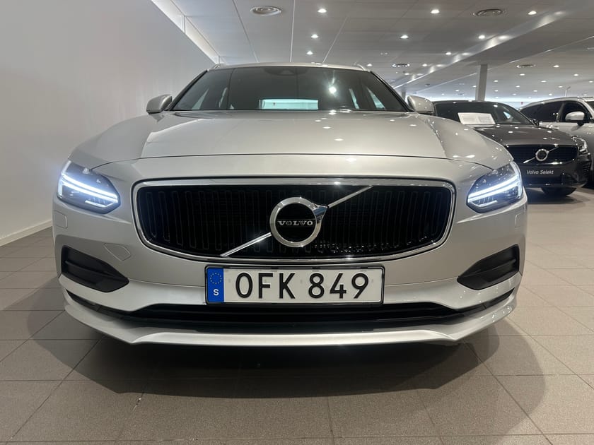 Bild 2 av Volvo V90 D4 Momentum Intro / Dragkrok / Panoramatak / Sensorer bak /