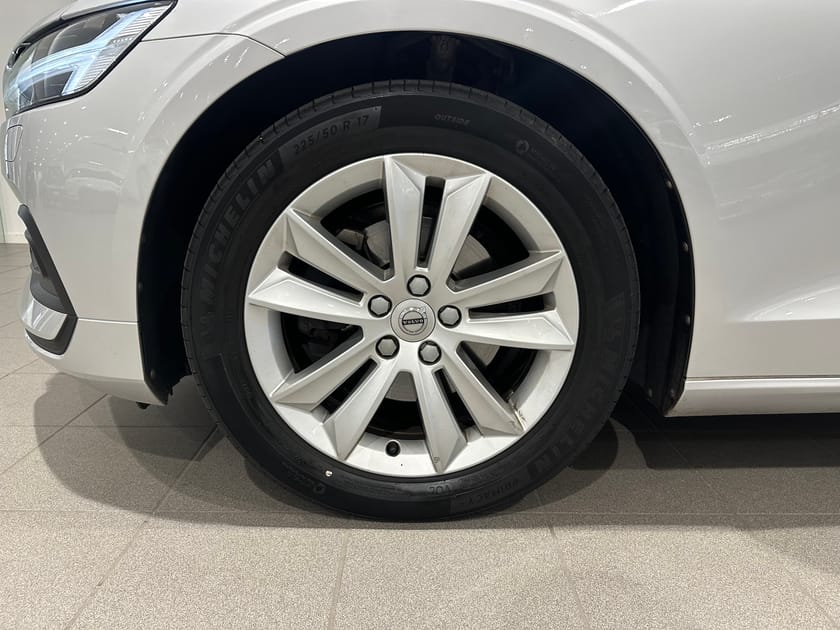 Bild 3 av Volvo V60 D4 Momentum Advanced Edition / Dragkrok / Navigation / Backkamera /