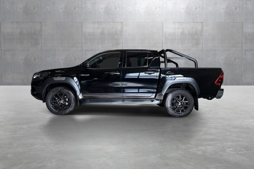 Bilde 2 av Toyota Hilux Dobbelcab 2.8L Diesel MHEV Automat 6 gir 4x4 SR+ Invincible X