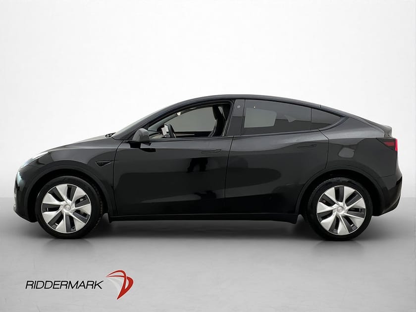 Bild 1 av Tesla Model Y Long Range AWD Drag Pano Kamera Moms 514hk