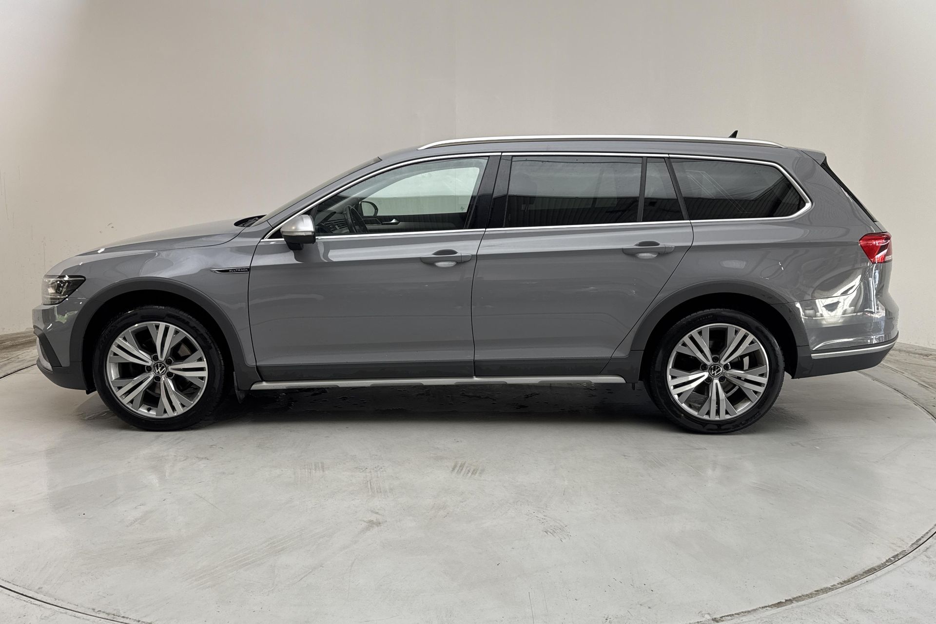 Volkswagen Passat 2023, bild 2/10