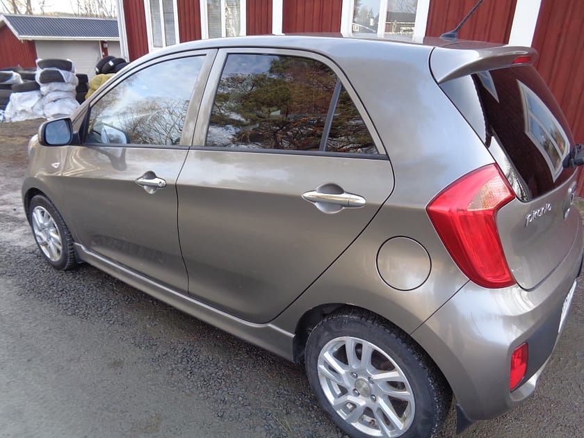 Bild 4 av Kia Picanto Special Edition NYRENOV. AC/ÅRSSK 360:-/FINANS/INBYTE