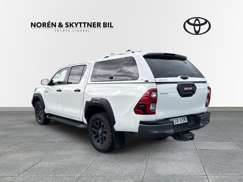 Bild 3 av Toyota Hilux Dubbelhytt D-CAB 2.8D 4WD Invincible /Kåpa/Vhjul/D-värm