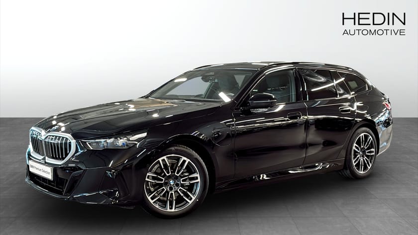 Bild 1 av BMW 530e xDrive Touring M Sport Active Edt Driving Assist+ Rattvärme