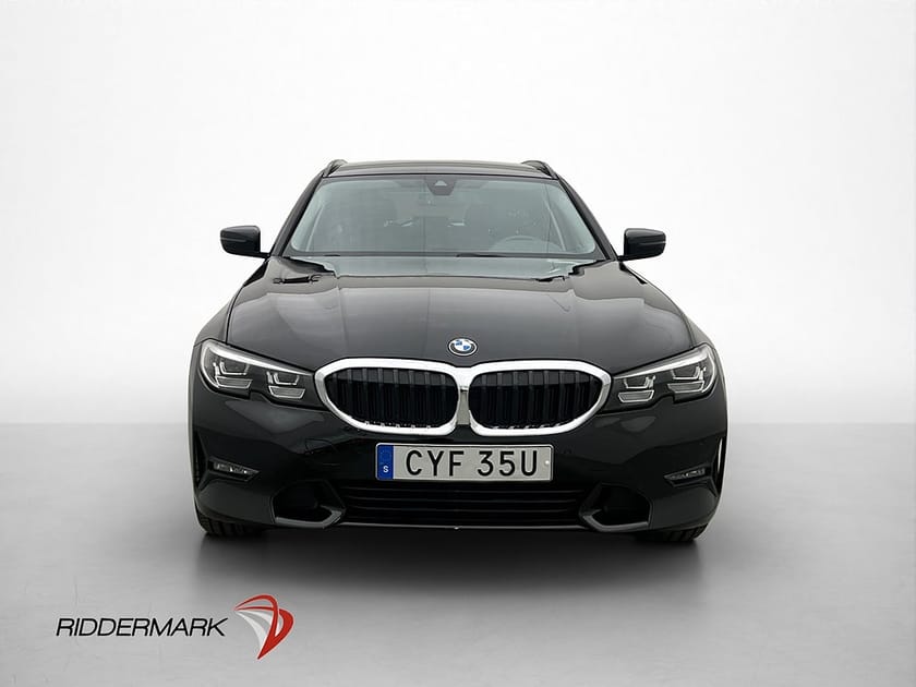 Bild 2 av BMW 330e xDrive Touring 330 292hk Cockpit Navi Drag Halvskinn Carplay