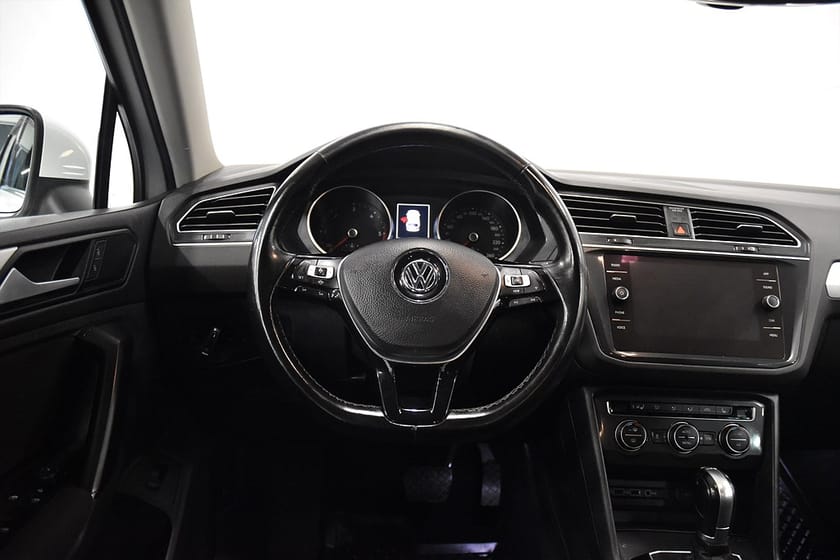 Bild 2 av Volkswagen Tiguan 2.0 TDI 4M R-Line Drag D-Värm Rattv Massage 150hk