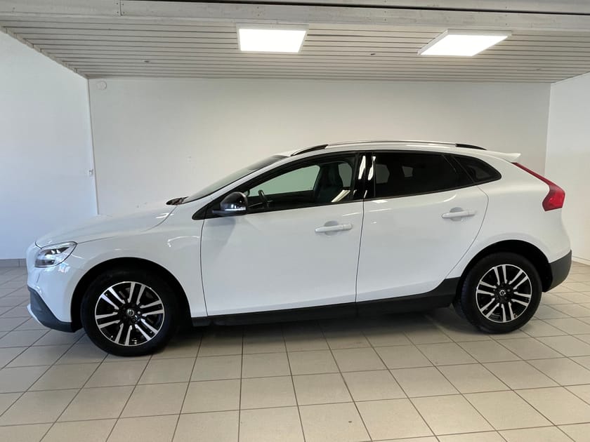 Bild 2 av Volvo V40 Cross Country D3 Adv Edition Drag Nav H/K Backkamera Adaptiv farthållare