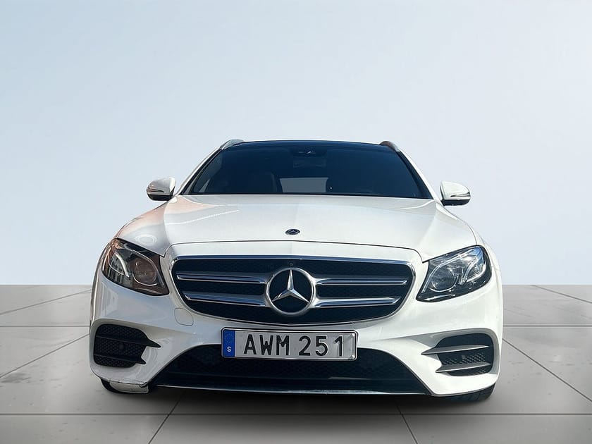 Bild 2 av Mercedes-Benz E 220 T d 4MATIC 4x4 AMG Line Drag Dvärme Panorama 360° Navi S&V