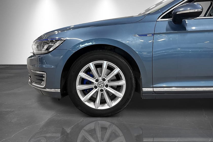 Bild 2 av Volkswagen Passat Variant GTE 1.4 TSI 218hk Värmare P-sensorer Adaptiv CarPlay